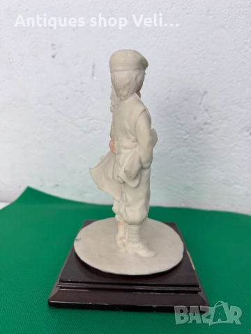 Колекционерска фигура Capodimonte №7651 , снимка 4 - Антикварни и старинни предмети - 52573747