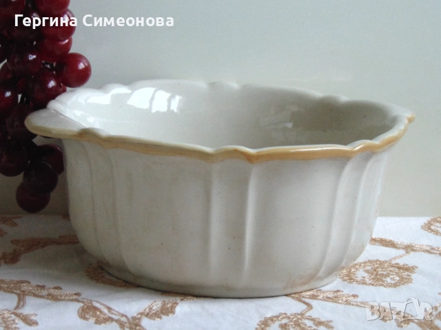 Красива порцеланова купа