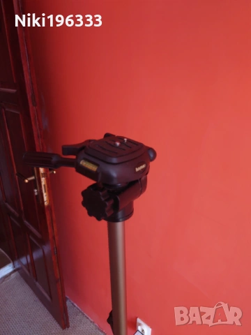 Продавам качествен и стабилен статив за фотоапарат или камера на марката Hama., снимка 3 - Чанти, стативи, аксесоари - 53704731