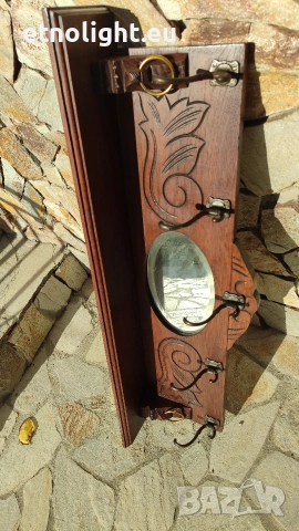 Старинна дъбова закачалка с рафт отгоре, огледало и дърворезба , снимка 2 - Закачалки - 52805926