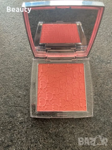 Руж на Dior, снимка 2 - Декоративна козметика - 51375432