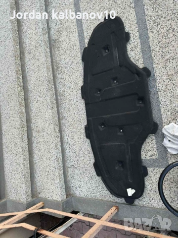 Обесшумител(мекото отдолу на капака) на преден капак на Ауди Audi A8 D4 H4 само за 60Eur. 4h0863825b, снимка 2 - Части - 53309306