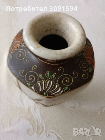 Порцеланова японска ваза с напукан ефект и рисувана със 24 каратово злато  , снимка 5 - Антикварни и старинни предмети - 51906443