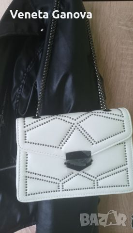 Бяла модерна чантичка с две прегради , снимка 3 - Чанти - 45981615