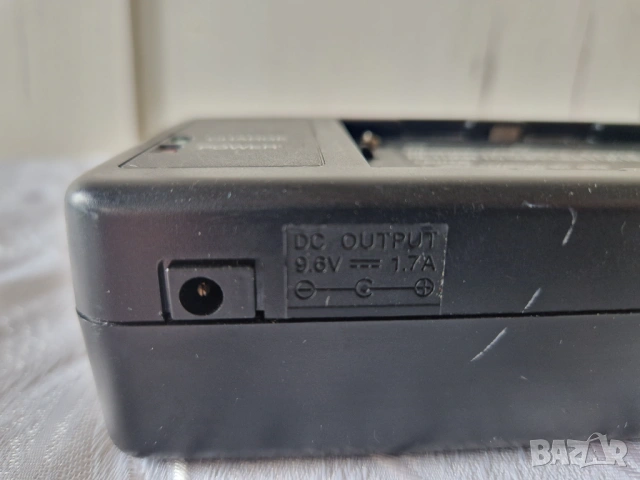 оригинално зарядно устройство (АС адаптер) за фотоапарат Hitachi , снимка 4 - Фотоапарати - 53689735