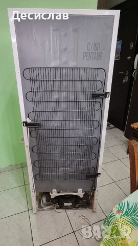 Хладилник с камера CROWN, снимка 9 - Хладилници - 52586658