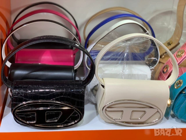 чанти guess jaquemuss chanel louis vuitton versace, снимка 18 - Чанти - 51427558