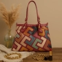 Дамска чанта с многоцветен дизайн – простор, организация и стил в едно, снимка 5