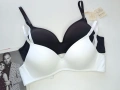 Гладък сутиен в бял и черен цвят /чашка B/, снимка 1