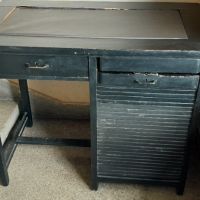Старо дървено бюро, снимка 1 - Антикварни и старинни предмети - 45718523