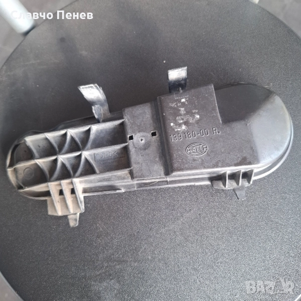 Капачка за десен фар VW Golf III., снимка 1