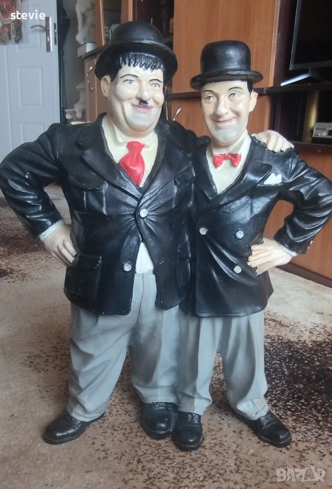 Градинска фигура на Лаурел и Харди, снимка 1