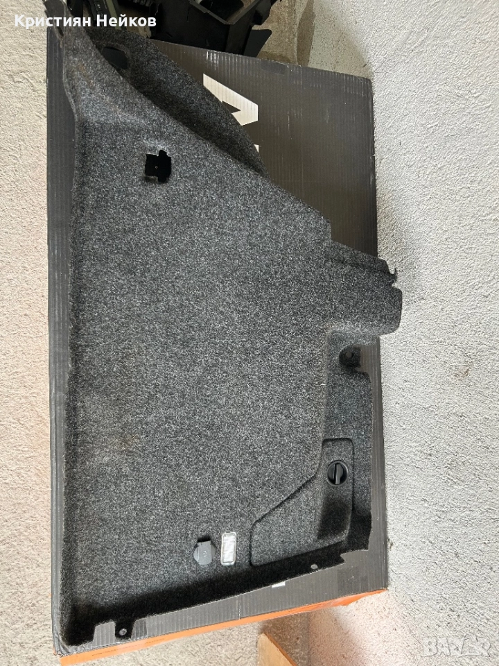 Голф 4 - странична кора багажник, снимка 1