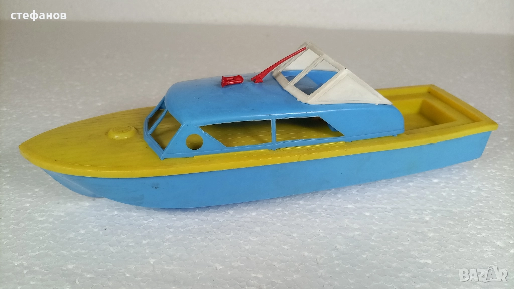 Ретро детски пластмасов катер, малък от едно време, снимка 1