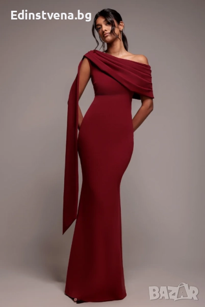 Дамска дълга рокля в цвят бордо с голо рамо и елегантна драперия, снимка 1