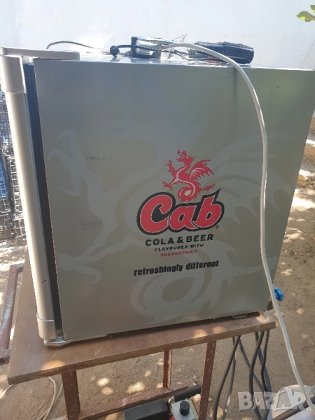 продавам хладилна витрина под барова, снимка 1