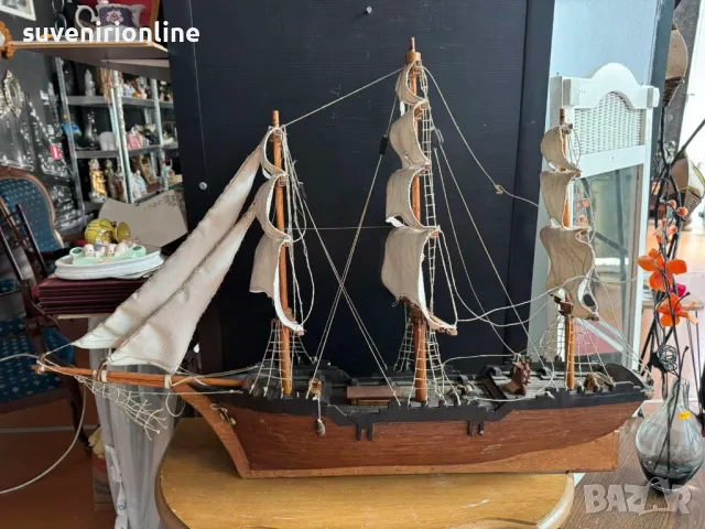 голям дървен колекционерски кораб