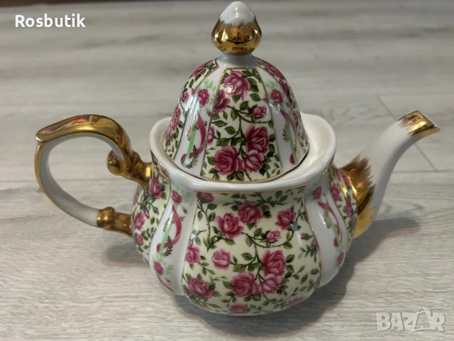 Френски порцеланов сервиз Limoges  ръчно рисуван . Чайник, захарница, 6 чаши и 6 чинии , снимка 11 - Сервизи - 53415849