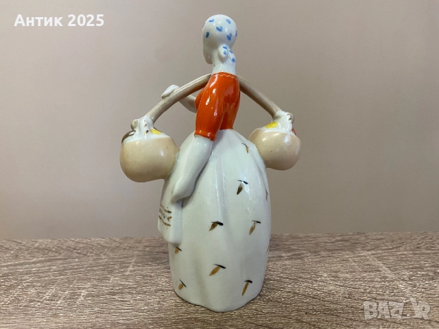 Фарфорова статуетка „Момиче с коромисло“, Полонски завод, снимка 4 - Антикварни и старинни предмети - 52476570