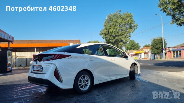 Toyota Prius 1.8 Plug in, снимка 3 - Автомобили и джипове - 51801748