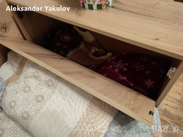 Продавам отлично запазено детско-юношеско легло с отделна ракла и подарък, снимка 3 - Спални и легла - 52755299