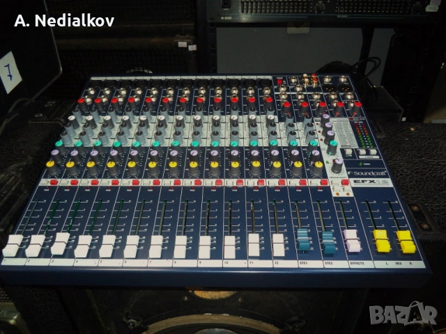 Soundcraft EFX12 audiomixer