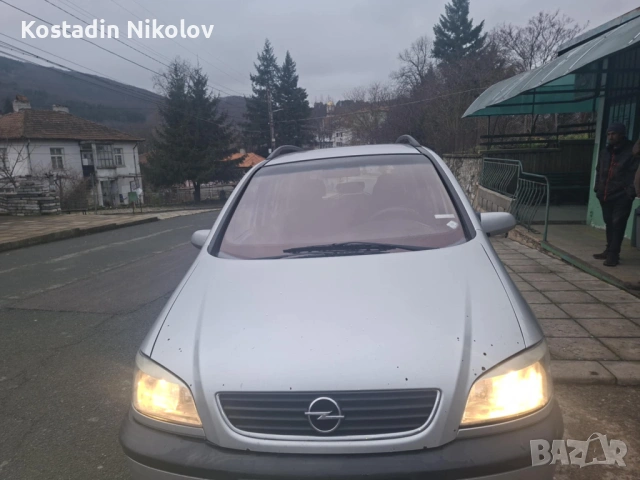 Продавам Опел Зафира