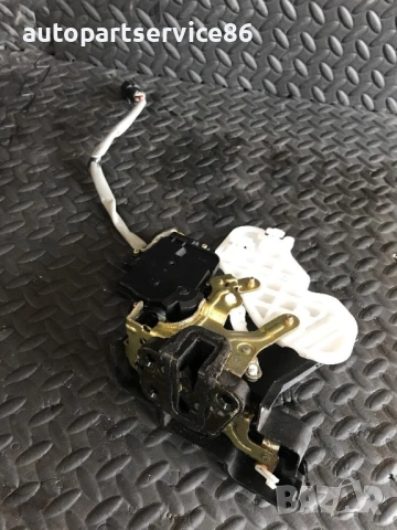 Механизъм на бравата на предната дясна врата за KIA Carnival 2.9 CRDi (2007–2010)