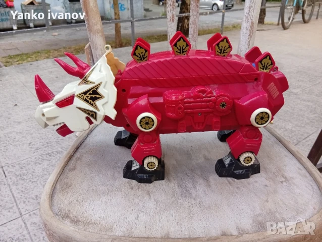 Динозавър робот