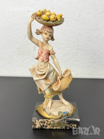 Италианска фигура - „Продавачка на плодове“. №8048