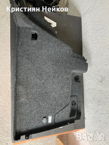 Голф 4 - странична кора багажник