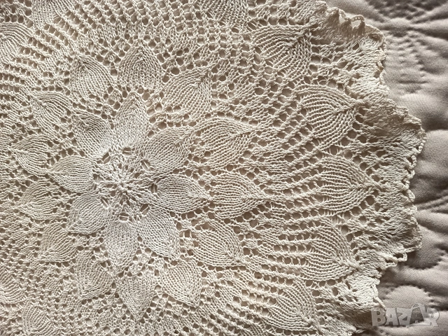 Битово каре ръчно бродирано на една кука Ф-40см., снимка 2 - Декорация за дома - 53917075