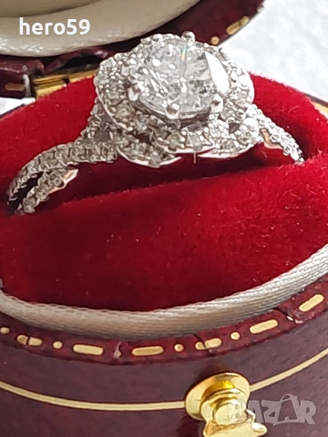 Прекрасен дамски златен пръстен с 1 карат брилянт плюс 74 брилянта тегло 0.5 карата,сертификат , снимка 6 - Пръстени - 51550355