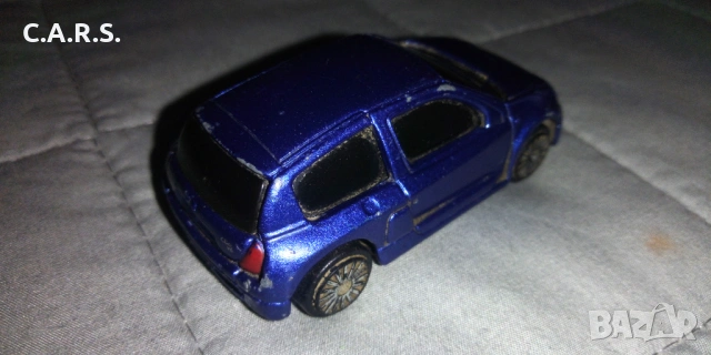 Clio V6 Renault Sport MAISTO Мащаб 1:64 , снимка 4 - Колекции - 54039866