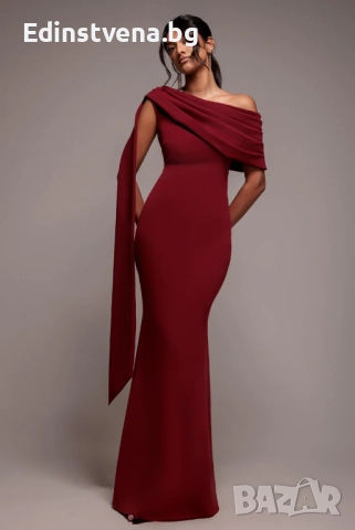 Дамска дълга рокля в цвят бордо с голо рамо и елегантна драперия