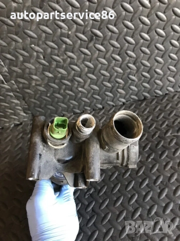 Капак на термостат за Volvo V50 2.0D (2003-2008) 9656182980, снимка 2 - Части - 53834172