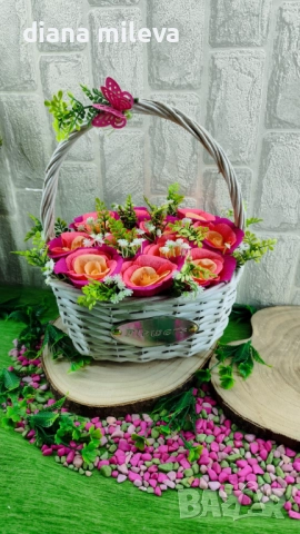 Кошничка  с 11 рози от креп хартия!!, снимка 7 - Декорация за дома - 51943481