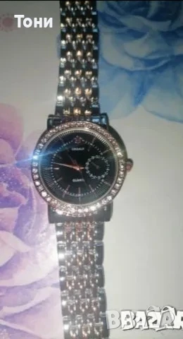 Златист Дамски Часовник с Камъни Нов , снимка 2 - Дамски - 50509891