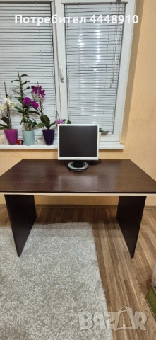 Продавам бюро-маса