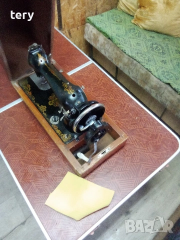 Продавам стара шевна машина руска Варна Център , снимка 4 - Антикварни и старинни предмети - 54047700