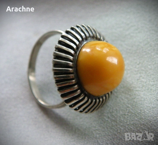 Скандинавски сребърен пръстен с кралски кехлибар