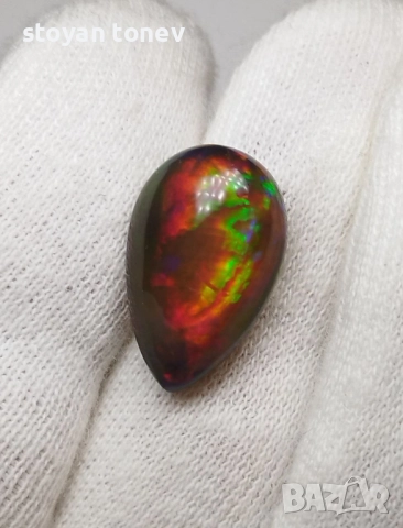 Голям черен опал с патерн Медна пита и впечатляващи отблясъци 9.22кт.! Нов!, снимка 10 - Други - 50925535