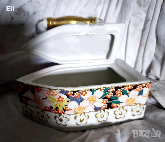Винтиж порцеланова ютия , снимка 4 - Антикварни и старинни предмети - 53902291