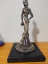 Статуетка пластика на млада дама , снимка 1
