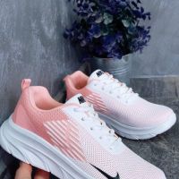 Дамски маратонки Nike, снимка 1 - Маратонки - 45729452