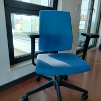 Продавам офис, ученически ергономичен стол, снимка 5 - Столове - 45009810