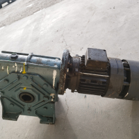 електромотор с червячен редуктор и спирачка , снимка 1 - Електродвигатели - 44996419