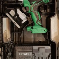 Продавам ударен винтоверт Hitachi DV18DGV, снимка 1 - Винтоверти - 45735997