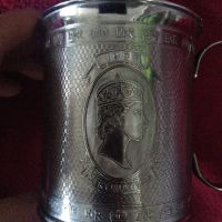 Метална колекционерска чаша за коронацията на кралица Елизабет. Англия., снимка 8 - Антикварни и старинни предмети - 45222731