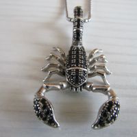 Мъжки сребърен медальон "Скорпион с цирконии", снимка 1 - Колиета, медальони, синджири - 45811192